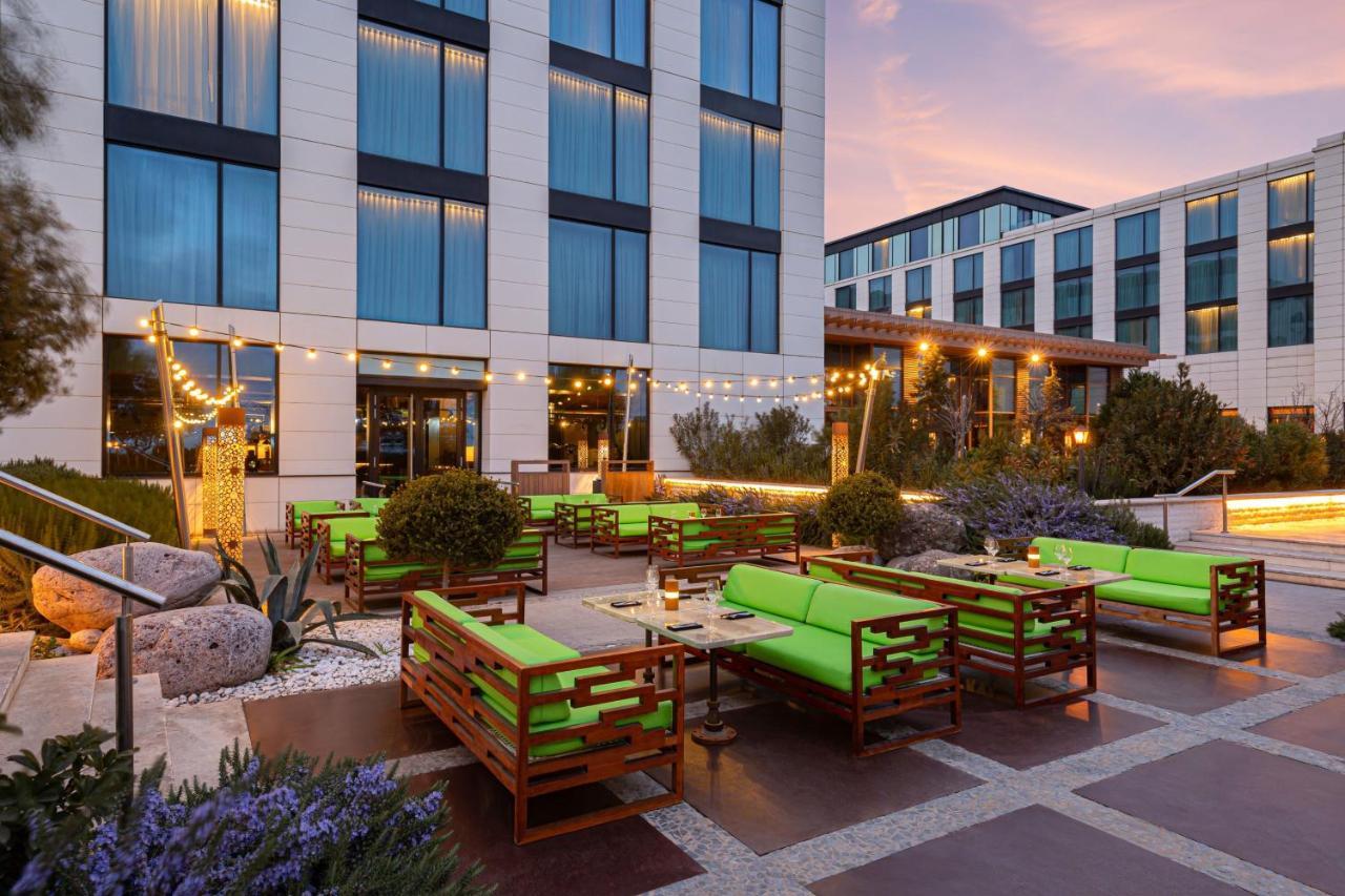 Baku Marriott Hotel Boulevard エクステリア 写真 The hotel's outdoor lounge