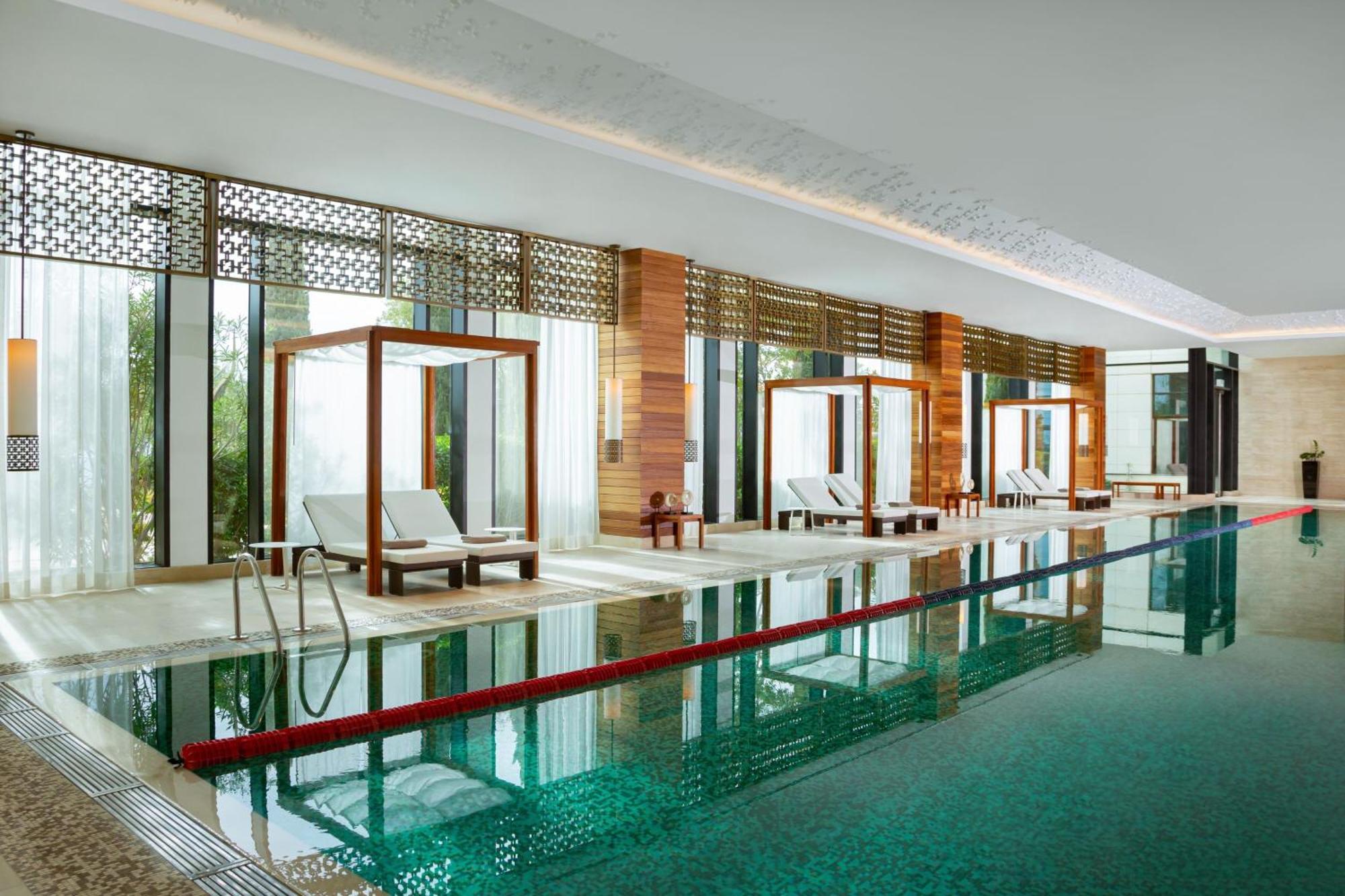 Baku Marriott Hotel Boulevard エクステリア 写真 The swimming pool at the hotel