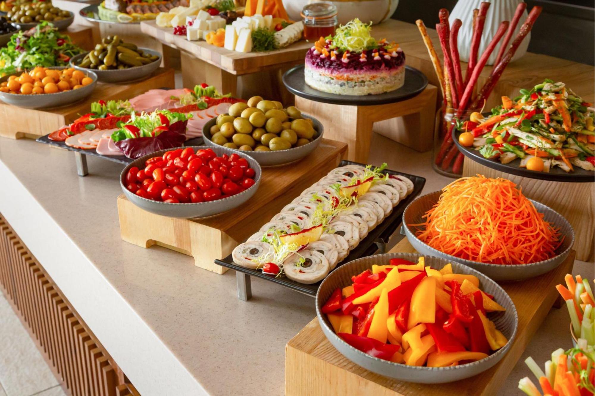 Baku Marriott Hotel Boulevard エクステリア 写真 A buffet at a hotel