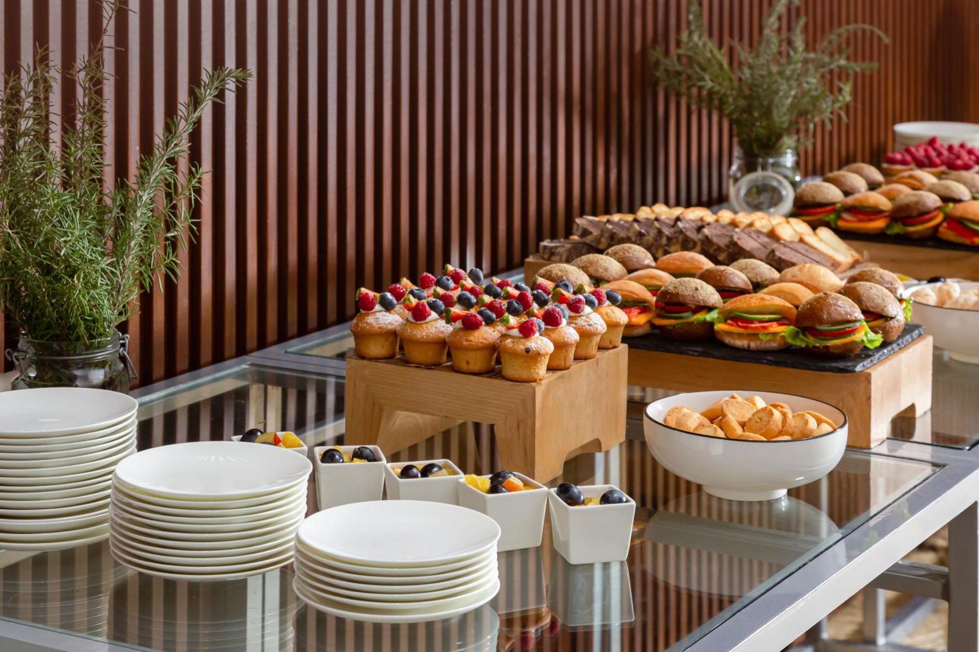 Baku Marriott Hotel Boulevard エクステリア 写真 A buffet