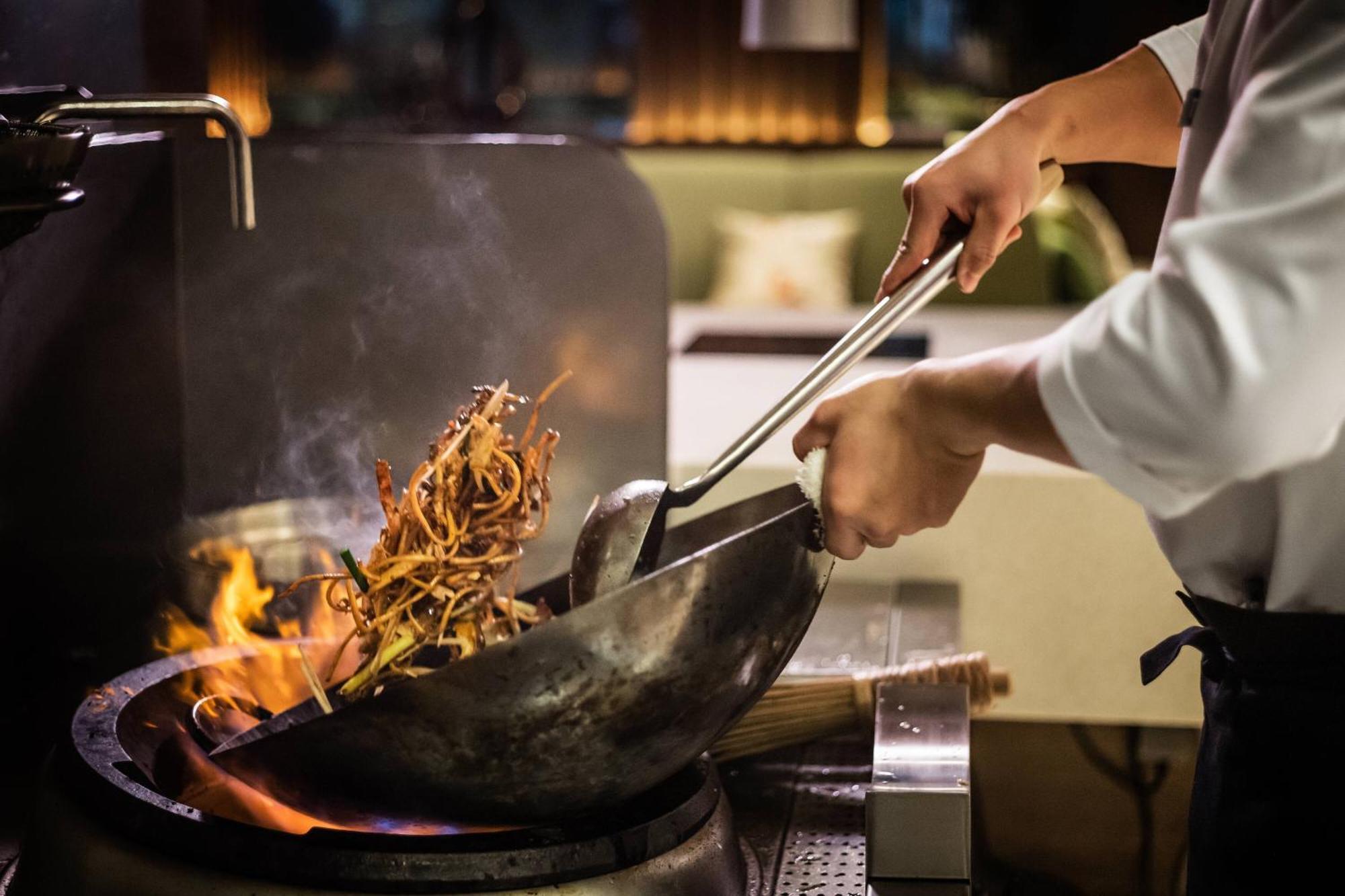 Baku Marriott Hotel Boulevard エクステリア 写真 A wok being used in cooking